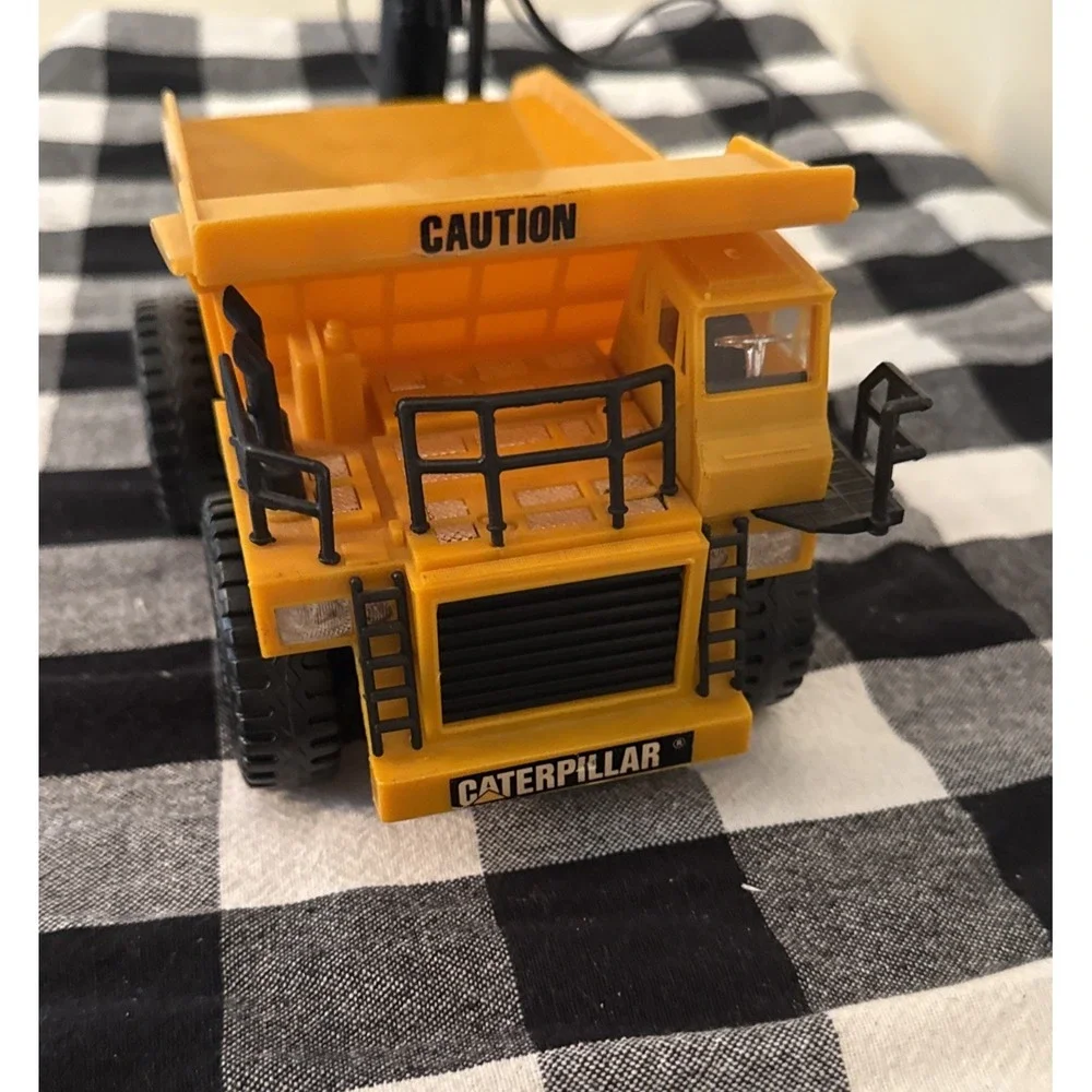 New Bright CAT 777B DUMP TRUCK‎ RC Working Good Used VTG Toy